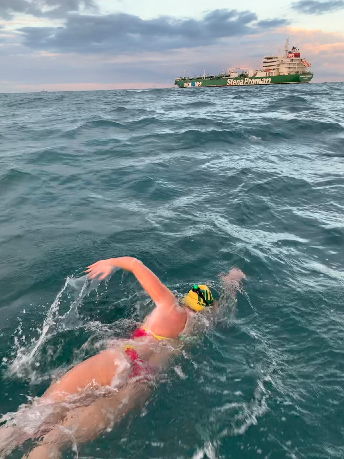 Madi Armstrong Swims the English Channel in Honour of Her Dad