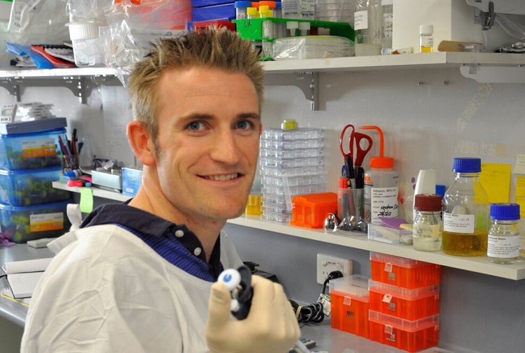 A/Prof Paul Beavis working in his lab